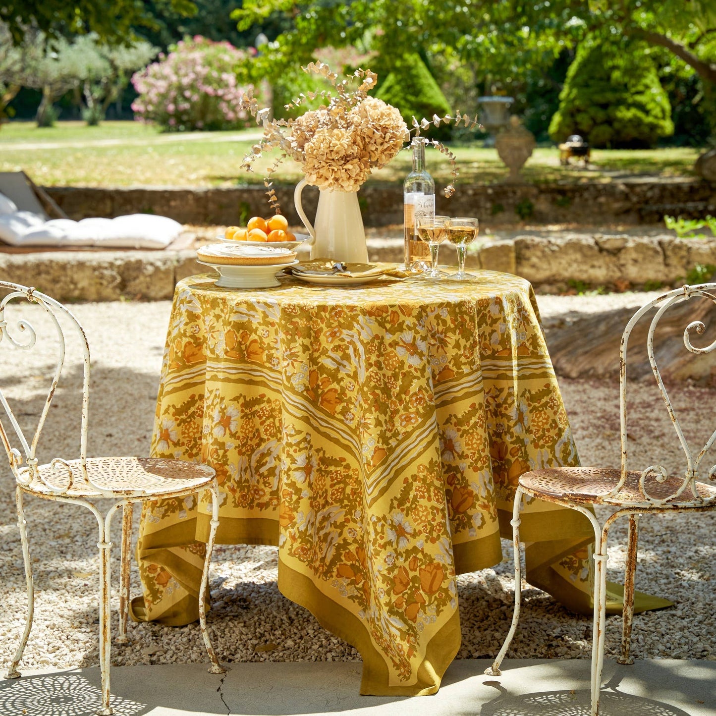Jardin Mustard & Grey | Tablecloth: 90" Round